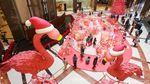 Flamingo Raksasa Sambut Nataru di Pusat Perbelanjaan