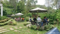 Di lokasi Dillem Wilis juga disediakan kafetaria yang menyediakan aneka olahan kopi yang disajikan secara modern. Kopi pun siap dinikmati di gazebo sambil bercengkrama bersama sahabat maupun keluarga (Foto: Adhar Muttaqin/detikcom)