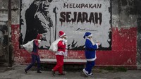 Aksi tersebut untuk menyambut Hari Natal 2019 dengan berbagi kebahagian Natal kepada warga.