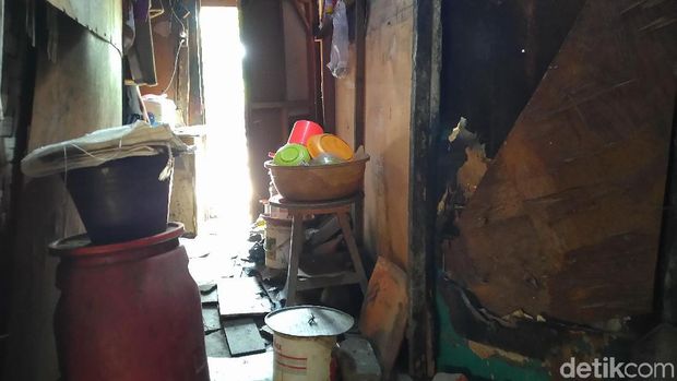 Kondisi rumah Nenek Sining yang tinggal sendirian di Serpong
