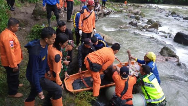 Hari Kedua Pencarian Korban Bus Sriwijaya, 35 Orang Tewas