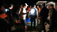 Selain melakukan evakuasi, petugas gabungan pun masih terus melakukan pendataan korban kecelakaan bus tersebut. Istimewa/Dok. Polres Pagar Alam dan Basarnas.