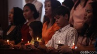Pada hari ini gereja Immanuel malaksanakan peribadatan misa malam natal sebanyak 3 kali.