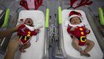 Gemas! Bayi di Thailand Pakai Kostum Sinterklas Untuk Sambut Natal