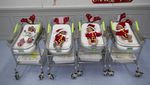 Gemas! Bayi di Thailand Pakai Kostum Sinterklas Untuk Sambut Natal