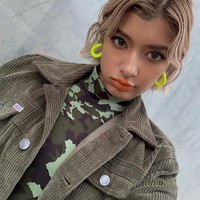 Seiring kesuksesannya, Rola juga merambah dunia musik. Pada 2012, model kelahiran 1990 itu merilis single Memories yang menjadi soundtrack film anime Pokemon, di mana dia juga tampil menjadi pengisi suara cameo. Foto: Dok. Instagram @rolaofficial