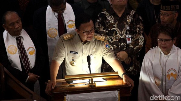 Momen Anies Kunjungi Gereja Immanuel