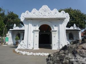 Seharian Berwisata Sejarah di Cirebon, ke Mana Saja?