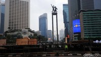 Tampak sebagian badan panggung telah berdiri.