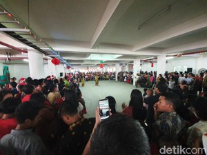 Natal Perdana di Gereja Santa Clara Bekasi, Jemaat Tampilkan Tari Daerah
