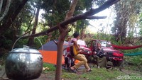 Patiayam Adventure menawarkan sensasi berpetualang ke perbukitan Patiayam menggunakan mobil petualang. (Akrom Hazami/detikcom)