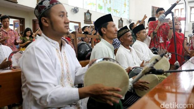 Natal di Semarang, Diiringi Rebana hingga Gotong Royong Warga Muslim