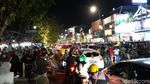 Penuh Sesak Wisatawan Malioboro di Malam Pertama Libur Natal