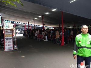 Pengemudi Ojek Online di Bandung Ikut Jaga Keamanan Gereja