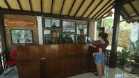 Banyuwangi dikenal dengan kehidupan Suku Osingnya. Bangunan rumahnya khas dan dapat dilihat di Pantai GWD (Foto: Ardian Fanani/detikcom)