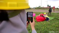 Karena merupakan salah satu obyek vital nasional, pengunjung diharuskan memasuki lokasi dengan alat keselamatan standar yang disiapkan oleh pengelola dengan membayar sewa Rp 10 ribu .