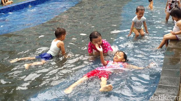 Libur Natal, Taman di Bandung Diserbu Warga
