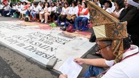 Sebelumnya, jemaat GKI Yasmin selalu menggelar ibadah Natal di depan Istana. ANTARA FOTO/Hafidz Mubarak.