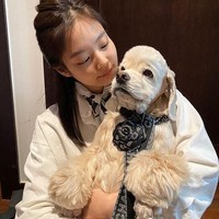 Untuk urusan riasan wajah, Jennie mengaku senang mencoba berbagai gaya makeup. Dia ingin penampilannya saat di panggung dan luar panggung berbeda drastis. Gaya makeup aku bervariasi tergantung dari mood atau cuaca di hari itu, kata Jennie. Foto: Instagram/@jennierubyjane