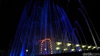 Lokasi air mancur warna-warni terletak di Plaza Pantai Timur, tak jauh dari cagar alam dan tempat pelelangan ikan Pangandaran (Foto: Faizal Amiruddin/detikcom)