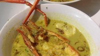 Udang yang ini lengkap dengan capit panjangnya. Sudah pasti gurih kenyal rasa dagingnya. Mau? Foto : Instagram @poppytheodorin
