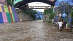 Kampung Warna-warni dan Meluapnya Sungai Brantas