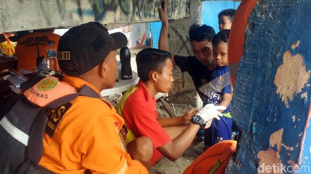 Wisatawan tersengat ubur-ubur