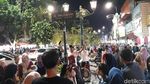 Penuh Sesak Wisatawan Malioboro di Malam Pertama Libur Natal
