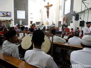 Natal di Semarang, Diiringi Rebana hingga Gotong Royong Warga Muslim