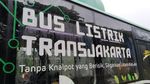 Melihat Antusias Warga Jajal Bus Listrik di Monas