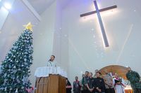 Kunjungi 5 Gereja, Walkot Bogor Ucapkan Selamat Natal & Bagi-bagi Kue