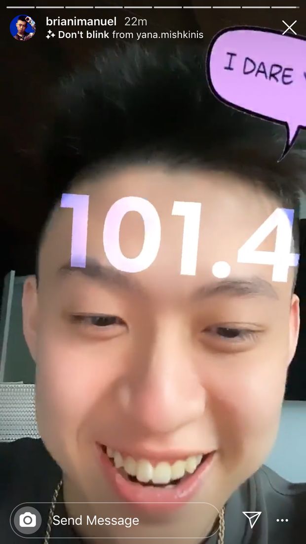 Rekor! Rich Brian Tahan 101 Detik Mata Tak Kedip