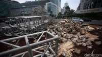 Dampak dari pembuatan panggung ini adalah, instalasi batu gabion di dekat Bundaran HI dibongkar sementara.