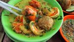 Dingin-dingin Enaknya Sarapan Soto Udang yang Gurih Mantap