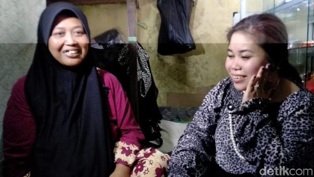Dia tersenyum bertemu ibunya usai pingsan/