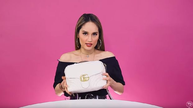 Intip Isi Tas Gucci Cinta Laura, Ada Barang Tak Terduga