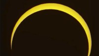 Selain itu, Slooh robotic telescope service, berhasil mengabadikan momen terjadinya Gerhana Matahari Cincin di Abu Dhabi, Uni Emirat Arab, Kamis (26/12/2019). Slooh via AP Photo.
