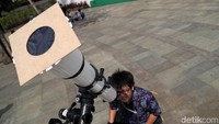 Di kawasan Jakarta sendiri diketahui akan mendapatkan Gerhana Matahari Sebagian dengan jadwal mulai dari pukul 10:42 WIB hingga berakhir pada pukul 14:23 WIB.