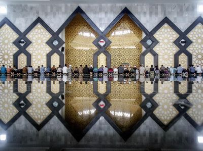 Momen Salat Gerhana Matahari di Bogor