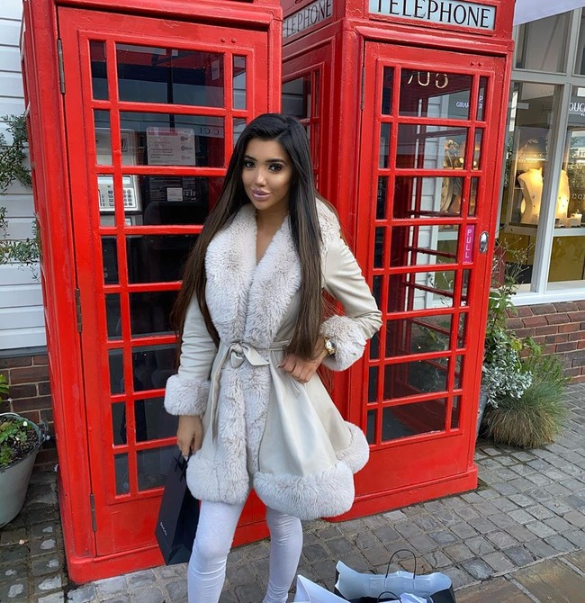 Saat itu pun diketahui profesi Chloe. Dia bekerja sebagai wanita panggilan.  Foto: Instagram