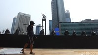 Panggung utama pun sudah mulai nampak terlihat di Bundaran HI.