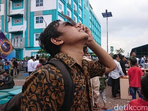 Tips Murah dan Aman Lihat Gerhana Matahari Cincin: Pakai Kardus Dilubangi
