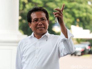 Poster Siap di Vaksin Disorot Febri, Fadjroel Balas Tanya Arti Klir