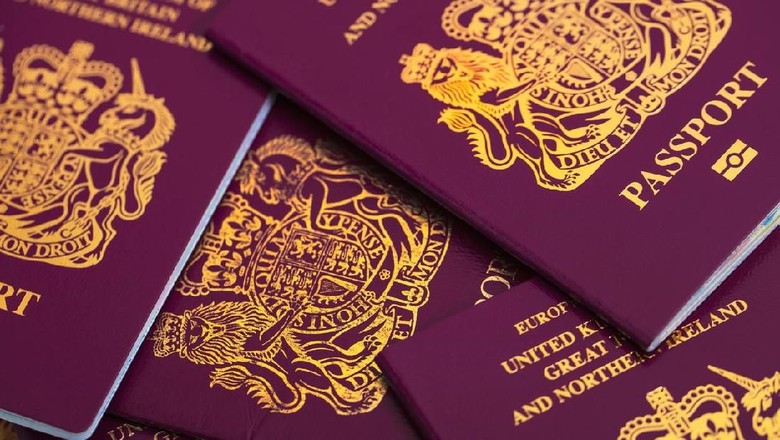 Ilustrasi Paspor, Ilustrasi Paspor Inggris London, England - August 30, 2016: An editorial stock photo of a collection of British Passports. Photographed isolated on a white background. Photographed using the Canon EOS 5DSR