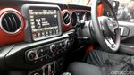 Penampakan Mobil Dinas Mewah Bupati Karanganyar