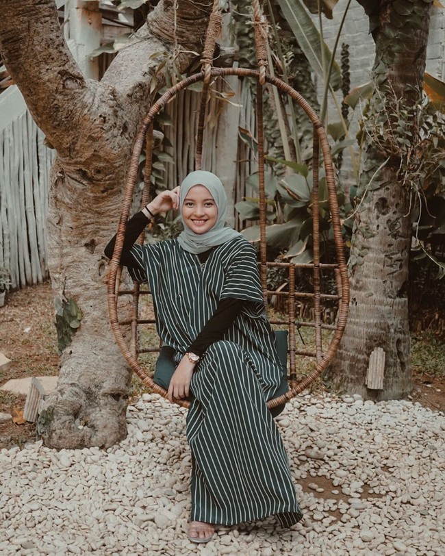 Aktris dan model yang lahir di Jakarta ini pertama kali mengunggah fotonya berhijab pada 21 Oktober 2019. Cerelia menuliskan caption di akun Instagramnya,”Bismillahirrahmanirrahim.. alhamdullilah akhirnya aku hijrah juga. Doain ya temen2 semoga istiqomah.. aamiin.” Foto: instagram @cereliaraissa.