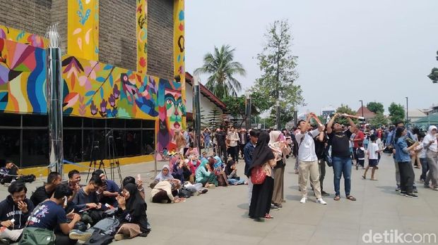 Di Jakarta gerhana matahari hanya tertutup 72 persen