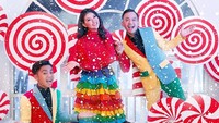 Keluarga Ruben Onsu dan Sarwenda yang penuh warna pada Natal 2020. Foto: instagram @ruben_onsu