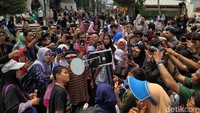 Warga pun antusias untuk menyaksikan fenomena Gerhana Matahari Parsial di Taman Ismail Marzuki. Pihak panitia di kawasan tersebut telah menyediakan beberapa teleskop dan kacamata khusus bagi warga yang hendak melihat Gerhana Matahari Parsial.