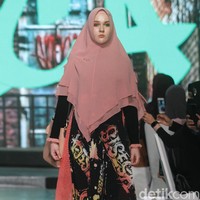 Fashion show Si.Se.Sa menampilkan koleksi busana muslim untuk liburan yang berkonsep syari di InterContinental Hotel Jakarta, Selasa [3/12/2019]. Foto: Mohammad Abduh/Wolipop